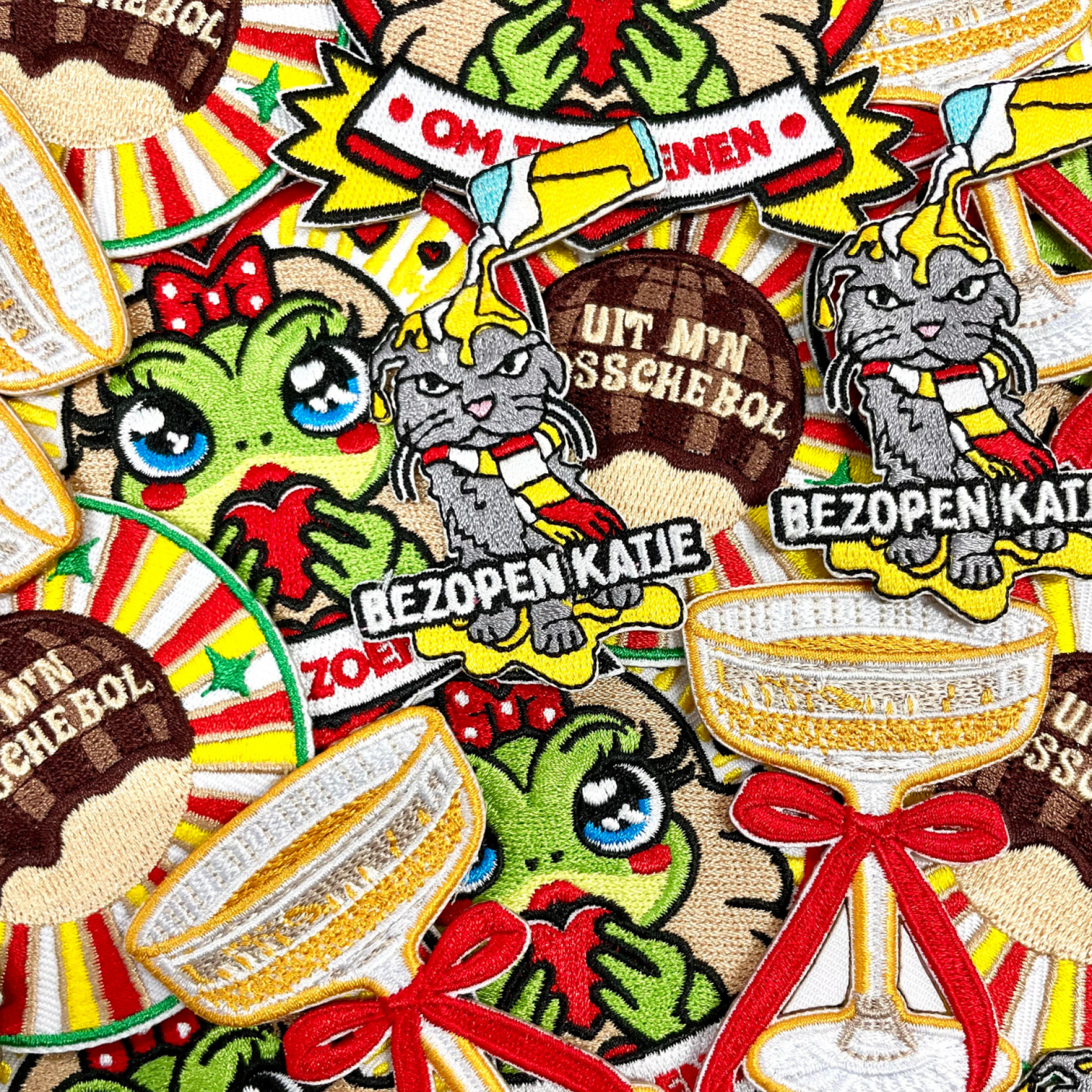 Oeteldonk emblemen dames opgestapeld